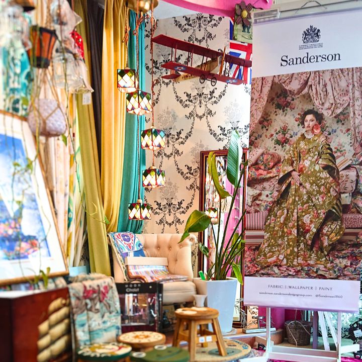 デコワールド店内