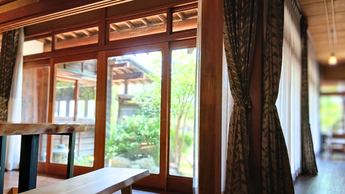 デコワールド店内