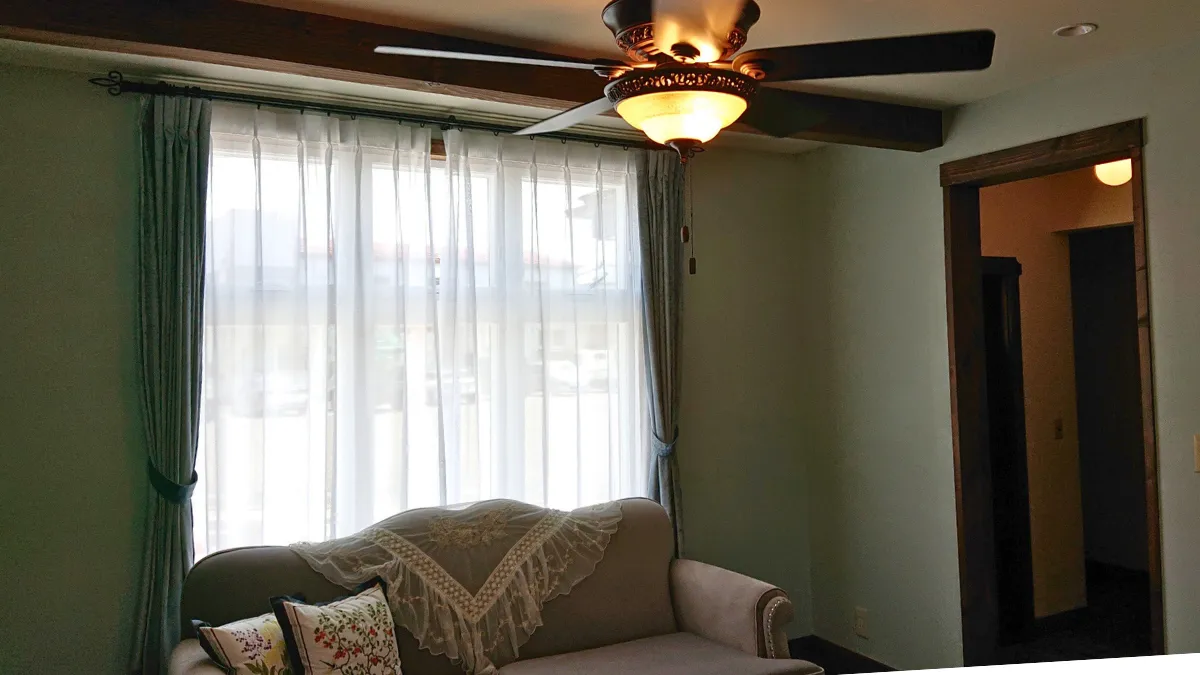 デコワールド店内