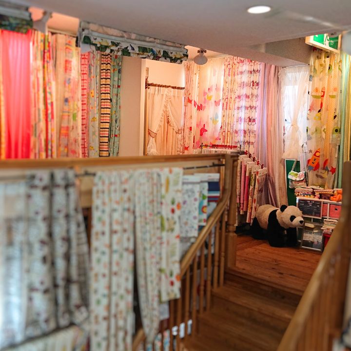 デコワールド店内