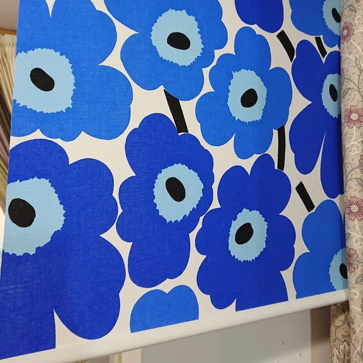 デコワールド店内